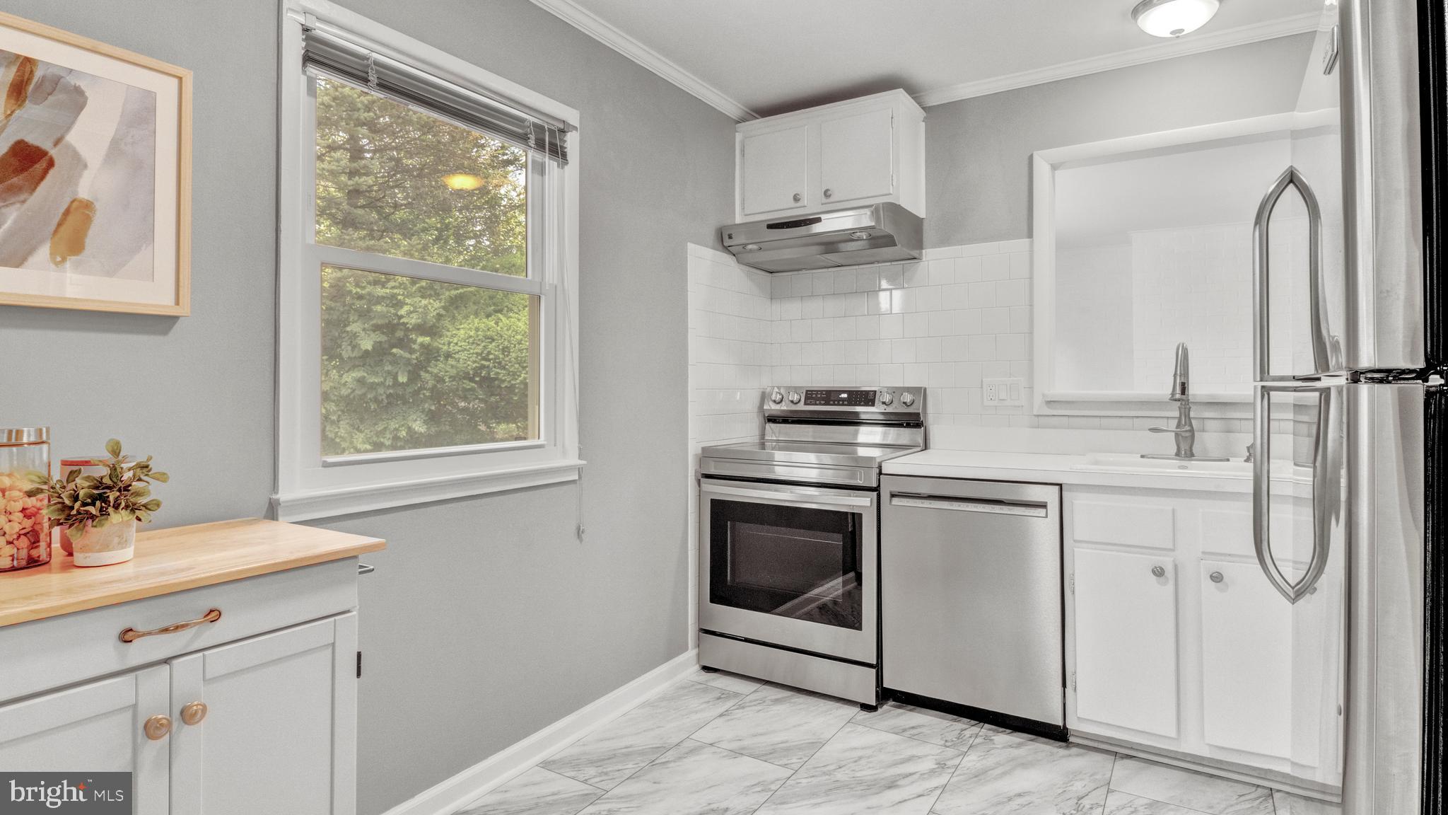 4014 Lees Corner Road Chantilly, VA 20151 - Photo 7 of 29 Kitchen View2