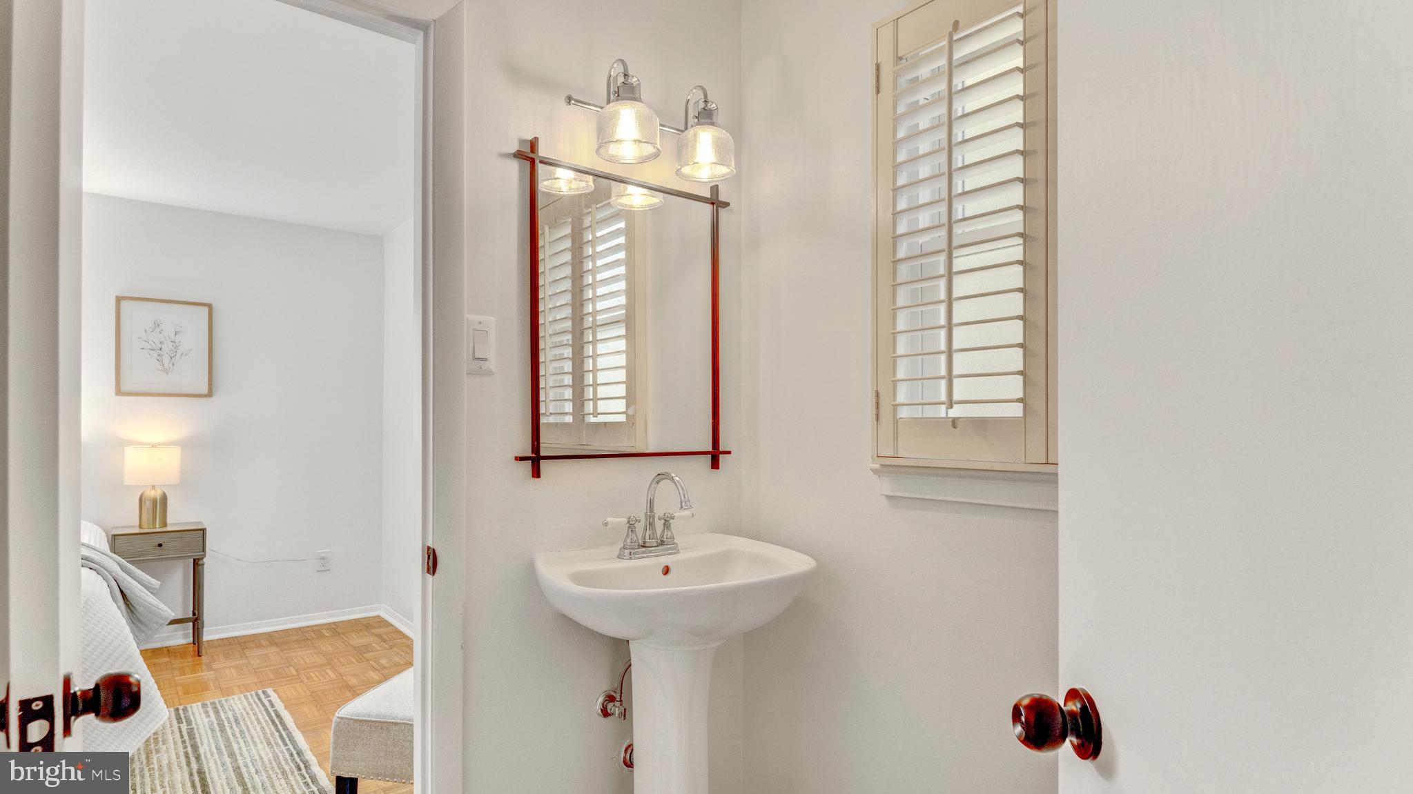 4014 Lees Corner Road Chantilly, VA 20151 - Photo 9 of 29 Bath 2