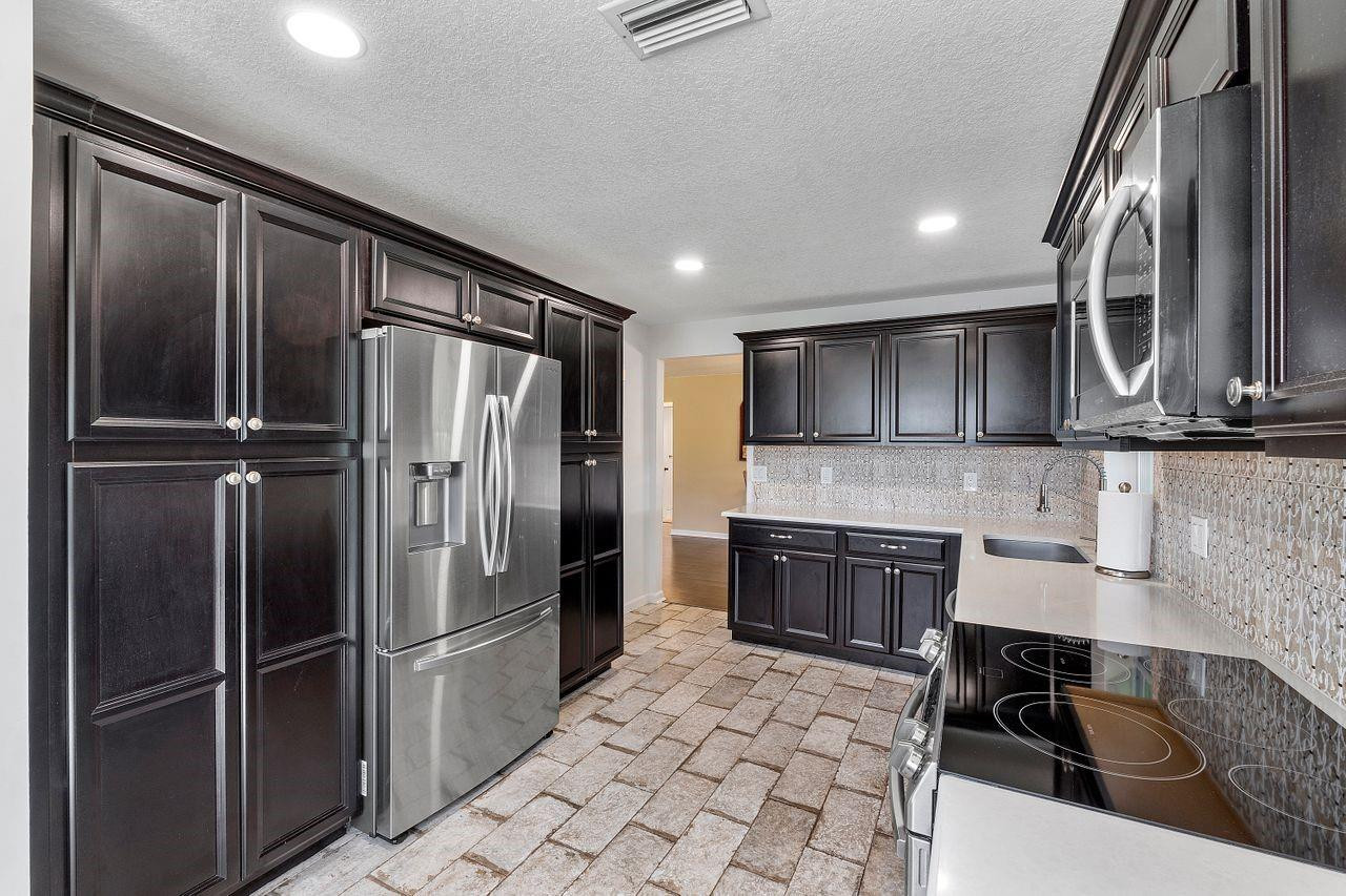 14554 Springside Lane Delray Beach, FL 33484 - Photo 12 of 33 Kitchen