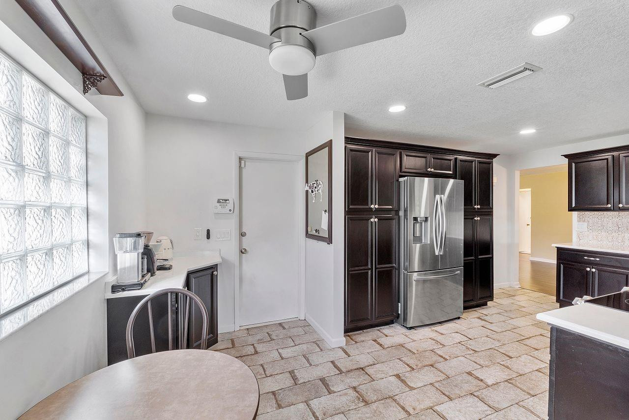 14554 Springside Lane Delray Beach, FL 33484 - Photo 13 of 33 Kitchen Coffee Bar