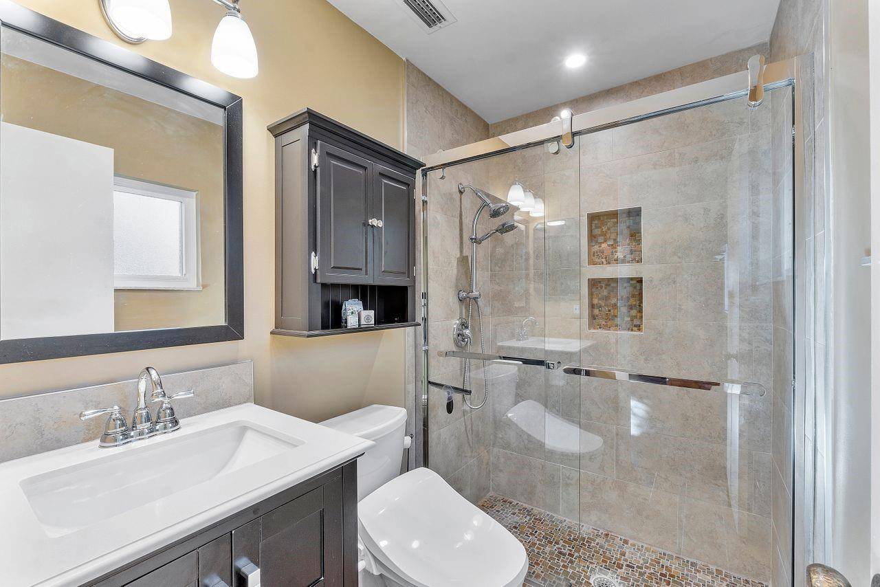 14554 Springside Lane Delray Beach, FL 33484 - Photo 19 of 33 Main Bath
