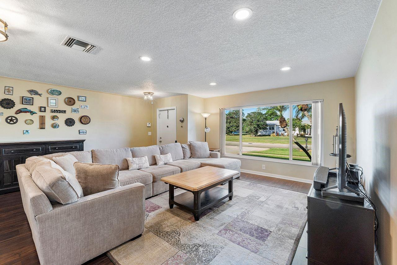 14554 Springside Lane Delray Beach, FL 33484 - Photo 3 of 33 Living Room