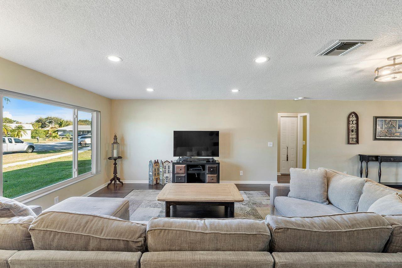 14554 Springside Lane Delray Beach, FL 33484 - Photo 5 of 33 Living Room