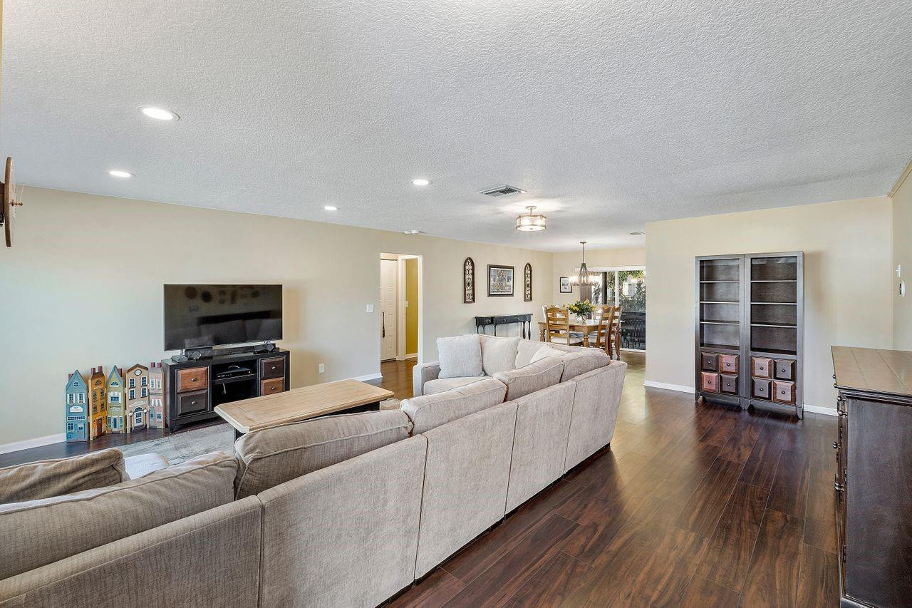 14554 Springside Lane Delray Beach, FL 33484 - Photo 6 of 33 Living Room