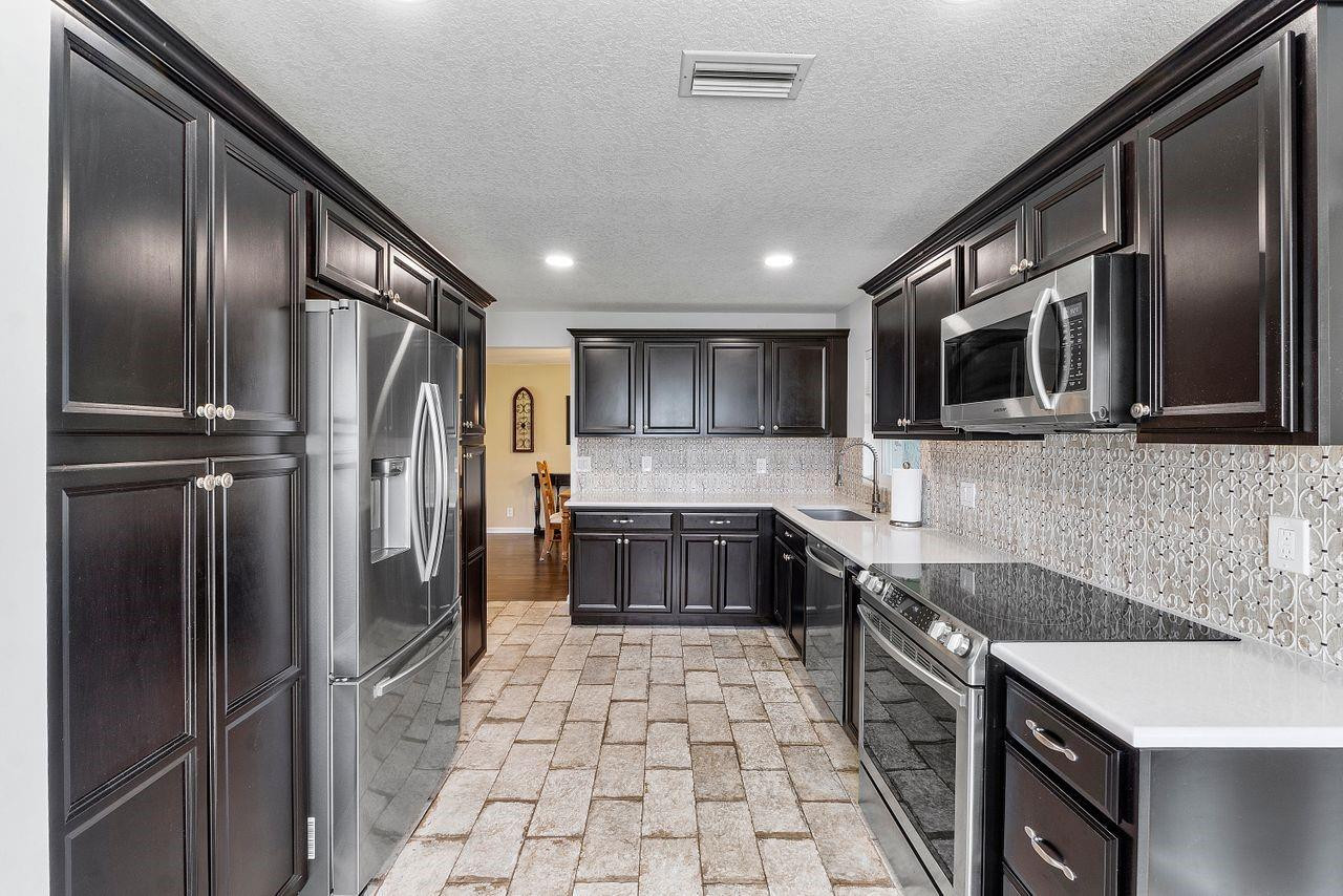 14554 Springside Lane Delray Beach, FL 33484 - Photo 10 of 33 Kitchen