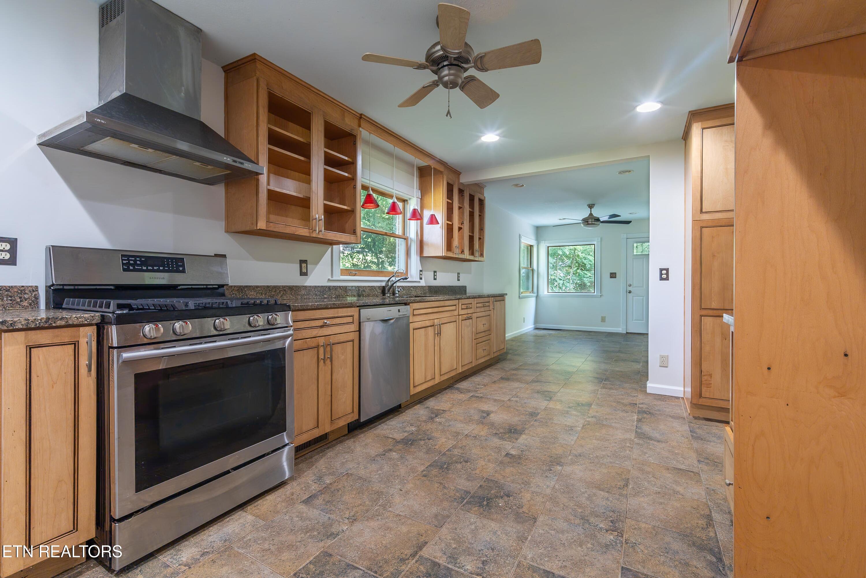128 Orchard Lane Oak Ridge, TN 37830 - Photo 3 of 10 Kitchen 2