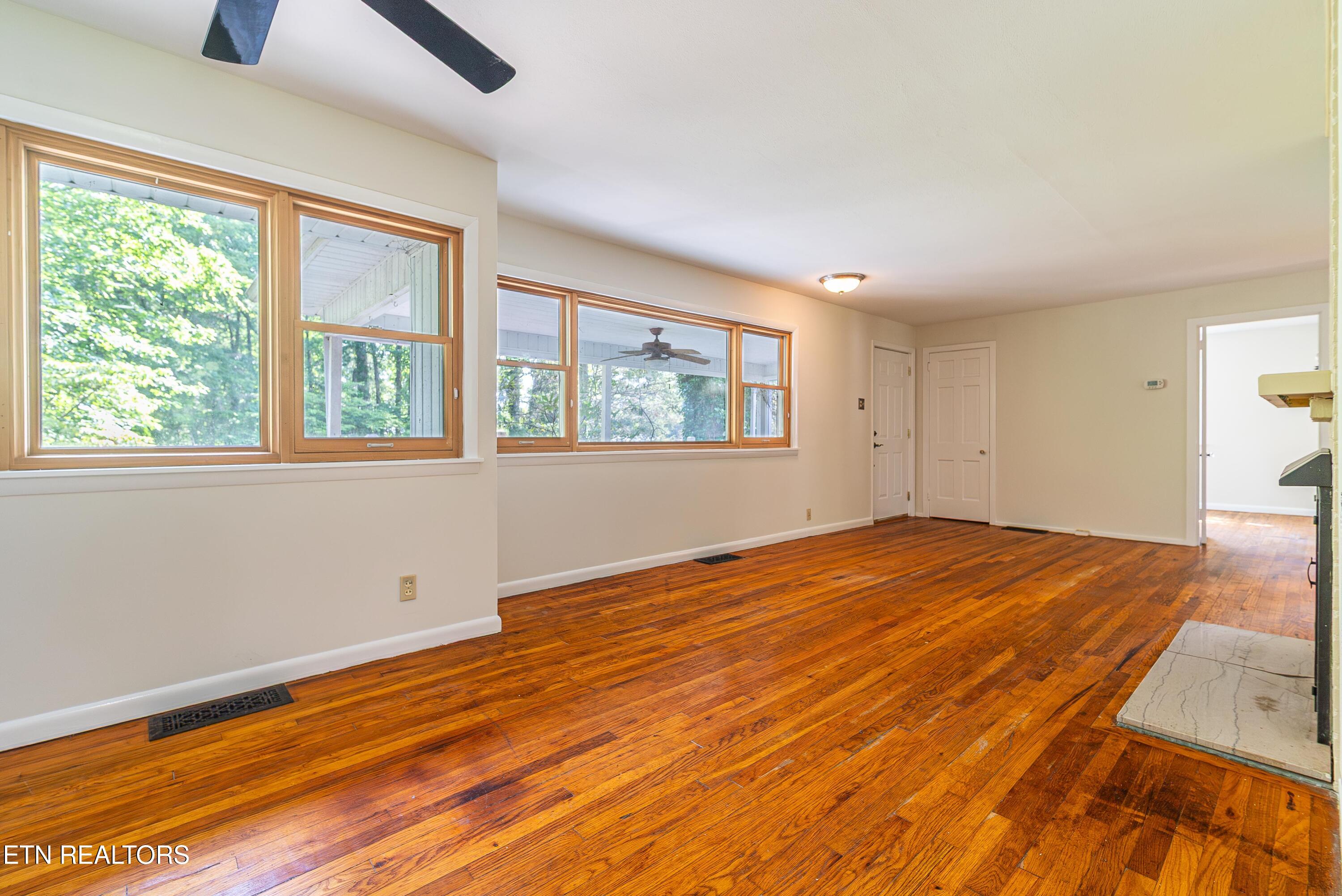 128 Orchard Lane Oak Ridge, TN 37830 - Photo 5 of 10 Living room 2