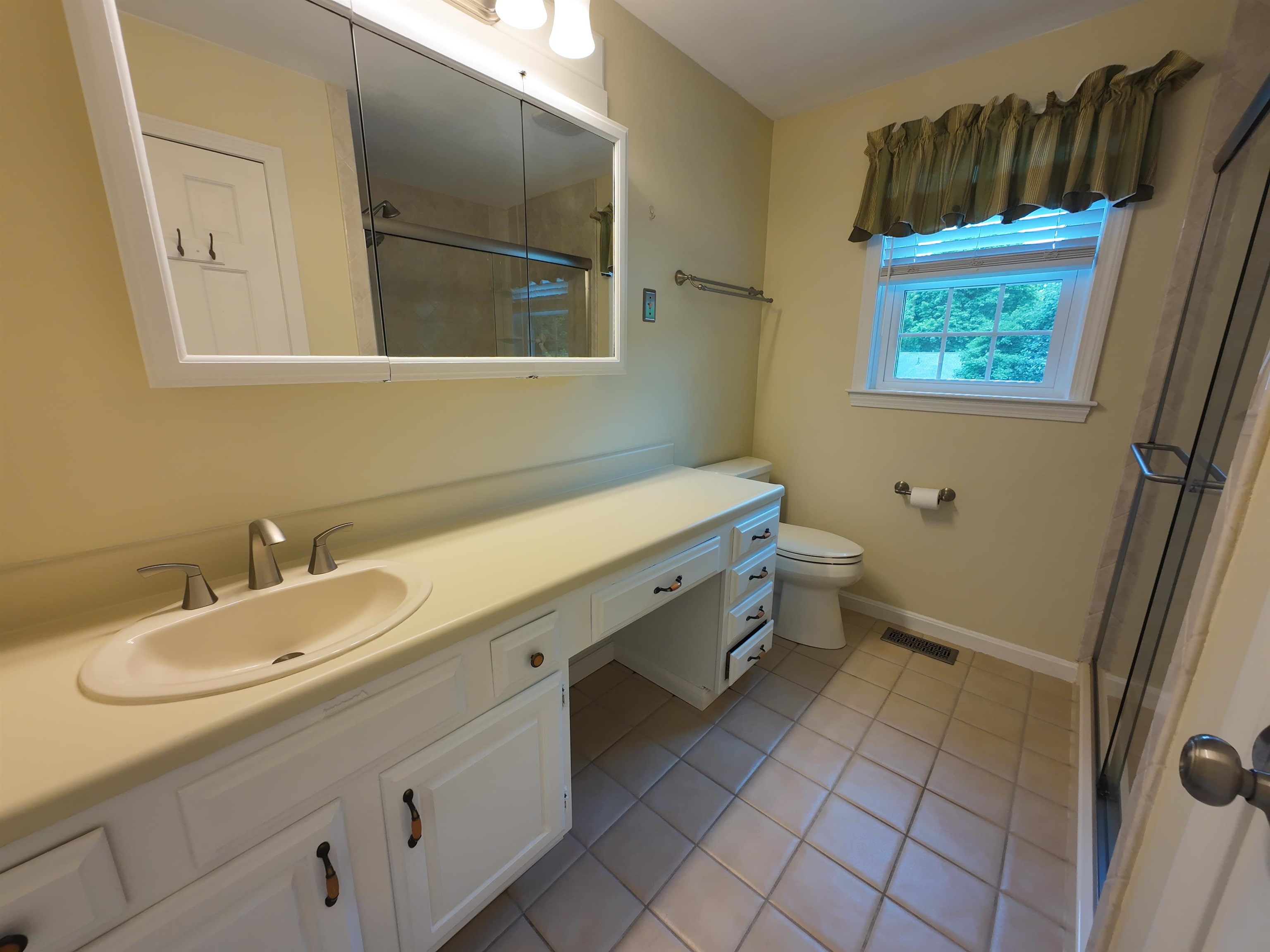 2 Farmington Road Nashua, NH 03060 - Photo 15 of 32 Gallery Image 15
