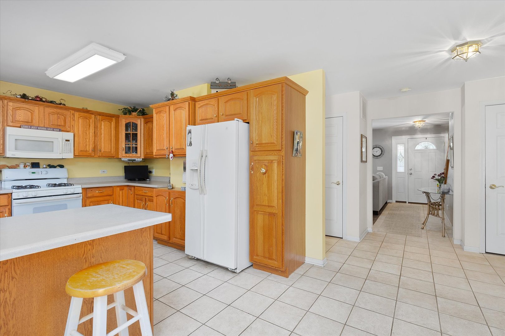 2697 Creekside Lane Morris, IL 60450 - Photo 14 of 31 a kitchen that has a refrigerator a stove and a cabinets