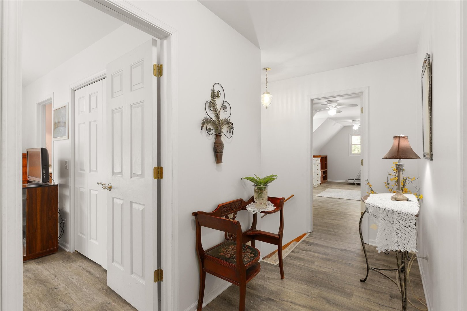 2697 Creekside Lane Morris, IL 60450 - Photo 25 of 31 a living room with furniture and a window
