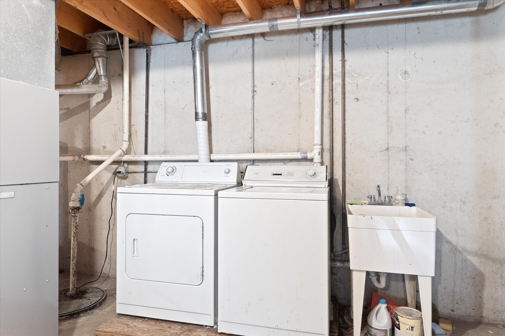 2697 Creekside Lane Morris, IL 60450 - Photo 26 of 31 a utility room with dryer and washer
