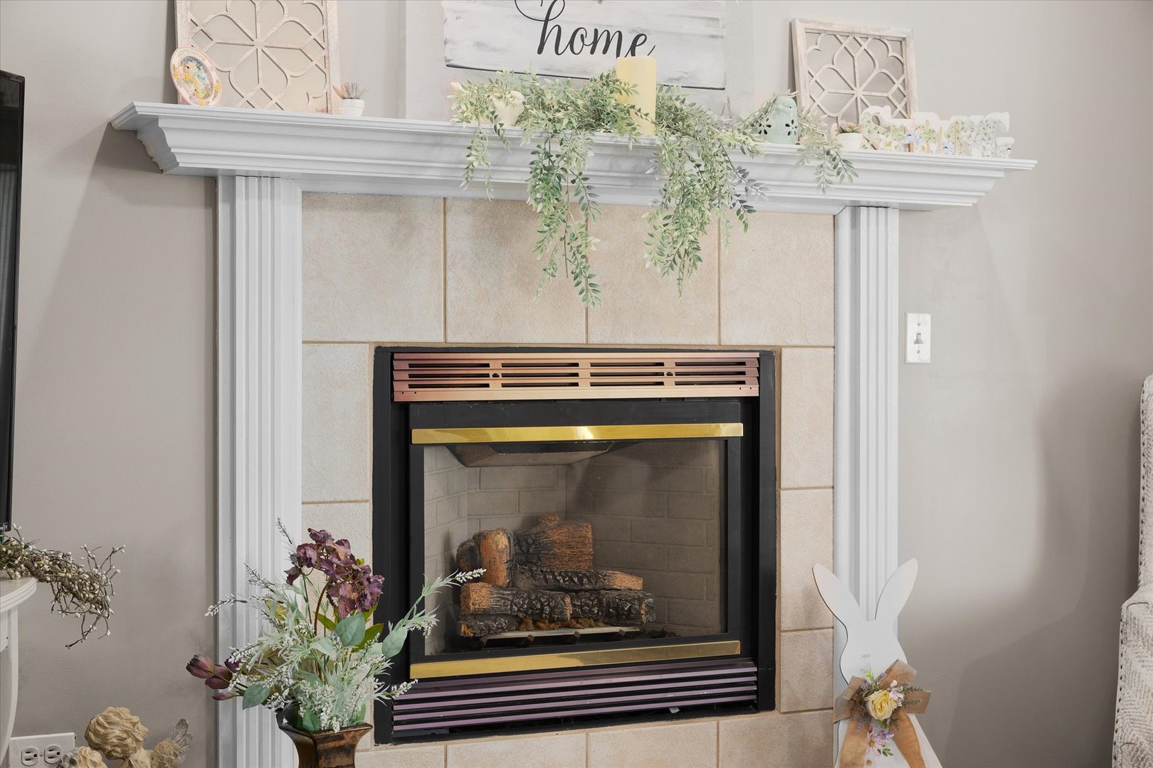 2697 Creekside Lane Morris, IL 60450 - Photo 8 of 31 a view of fireplace with wooden floor