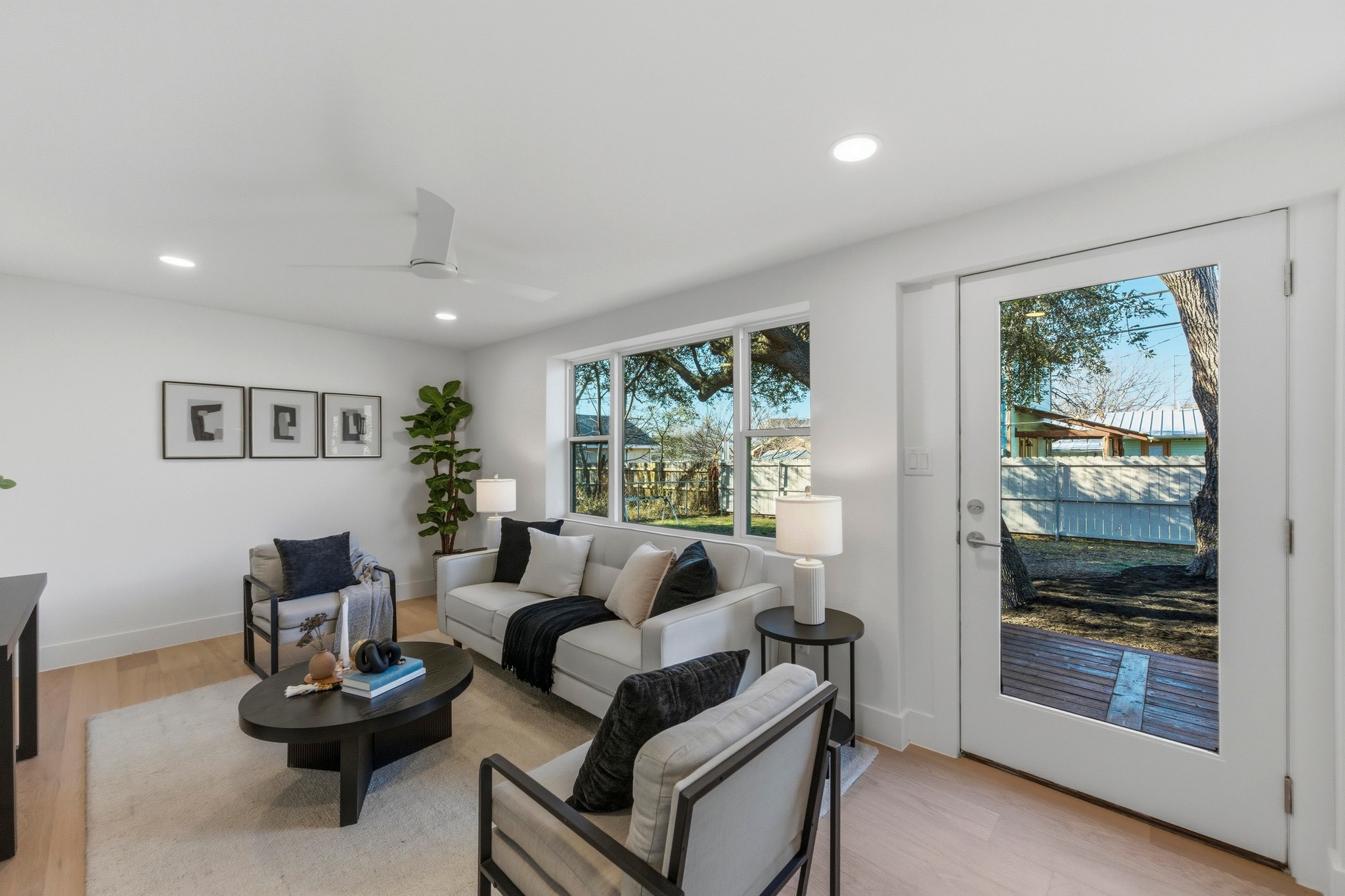 623 Amesbury Lane Austin, TX 78752 - Photo 14 of 34 Second Living Space