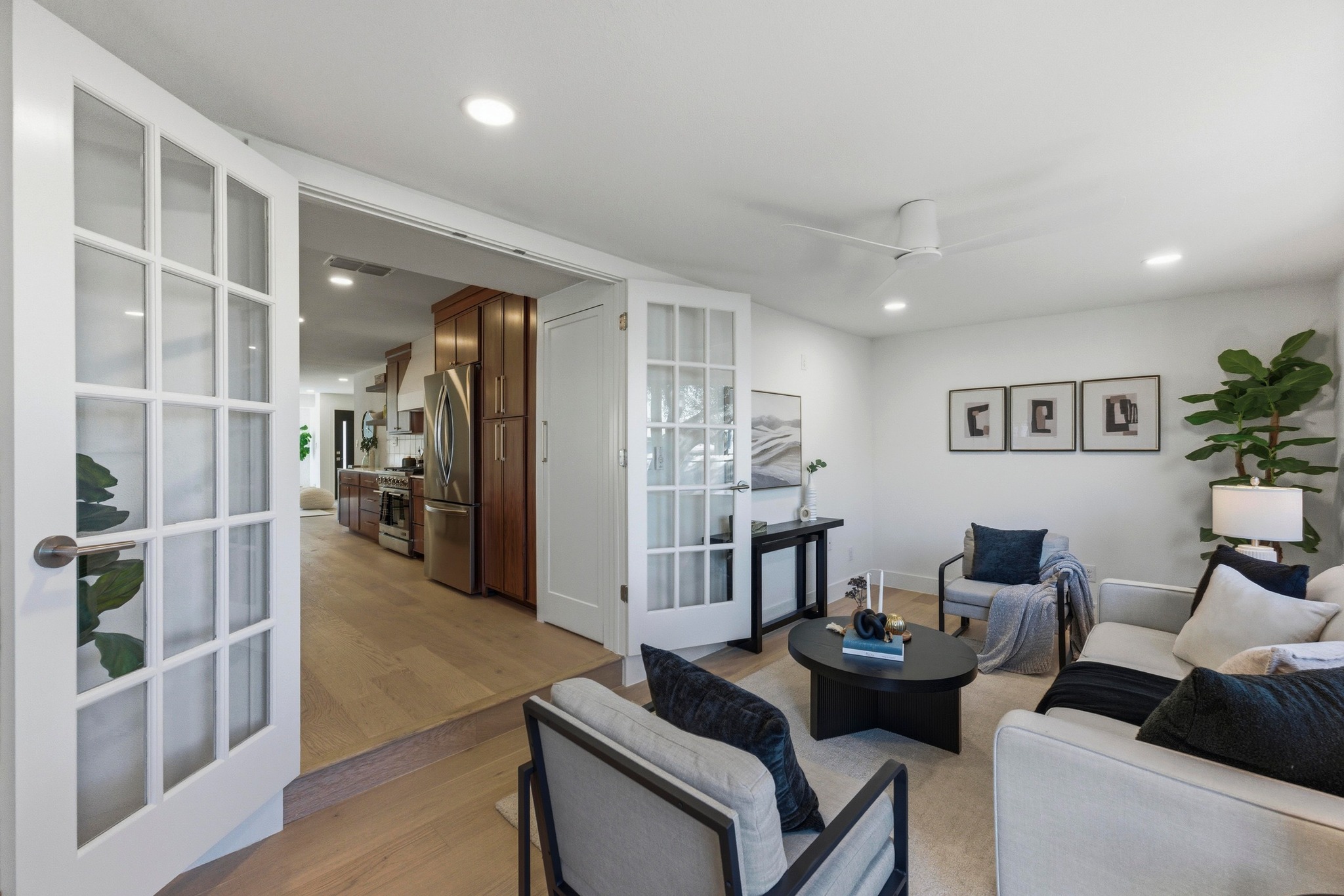 623 Amesbury Lane Austin, TX 78752 - Photo 15 of 34 Second Living Space