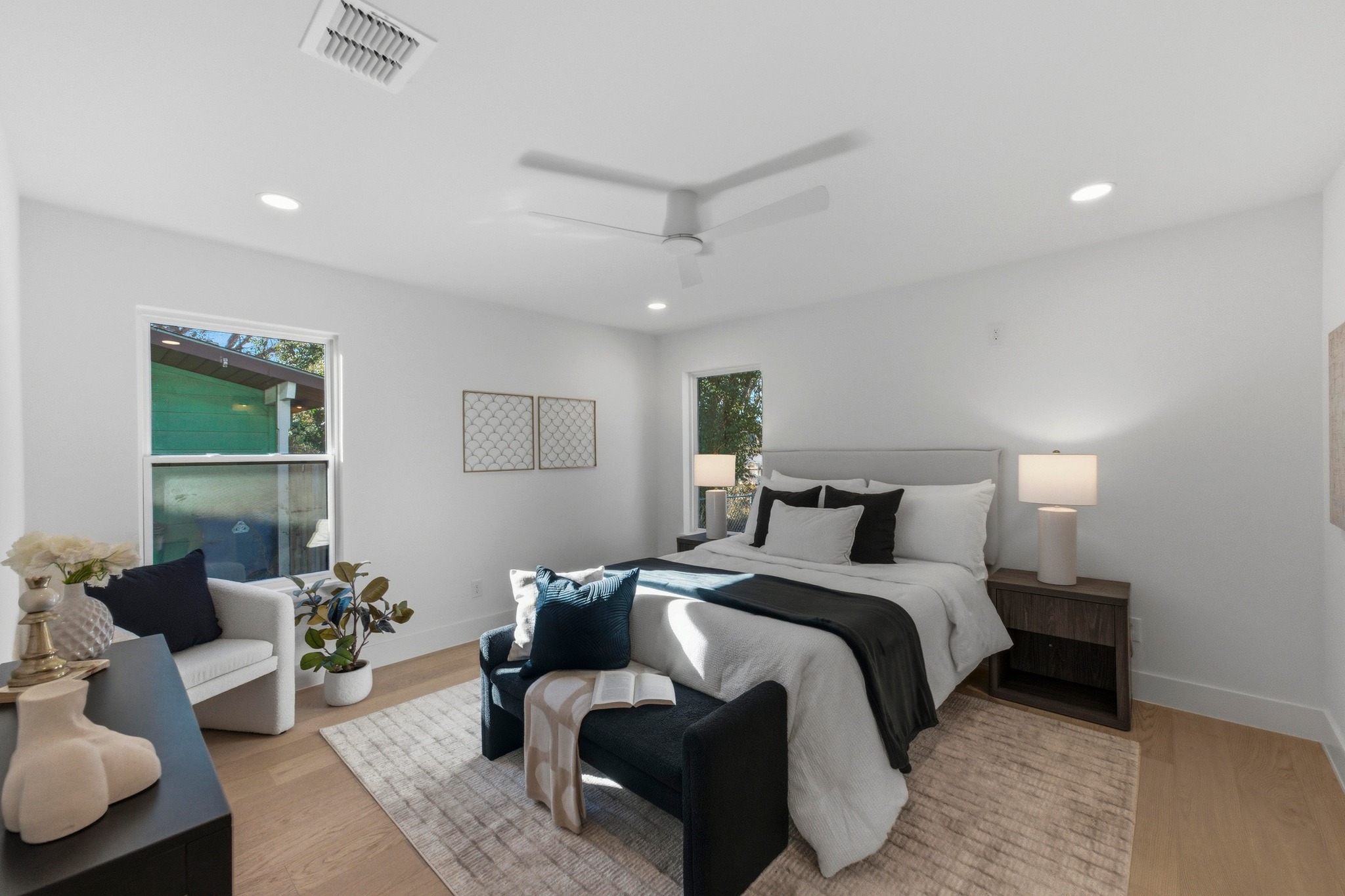 623 Amesbury Lane Austin, TX 78752 - Photo 16 of 34 Primary Bedroom