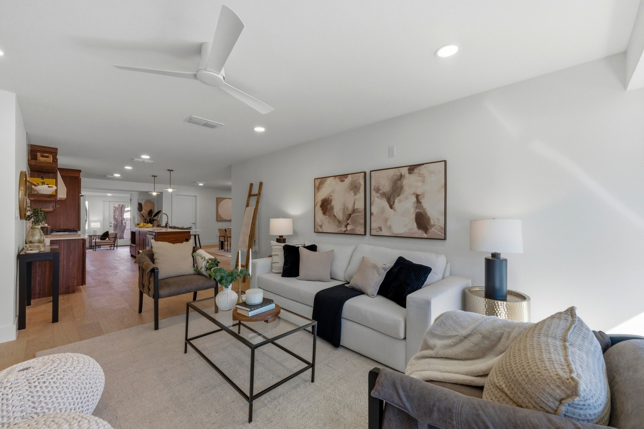 623 Amesbury Lane Austin, TX 78752 - Photo 7 of 34