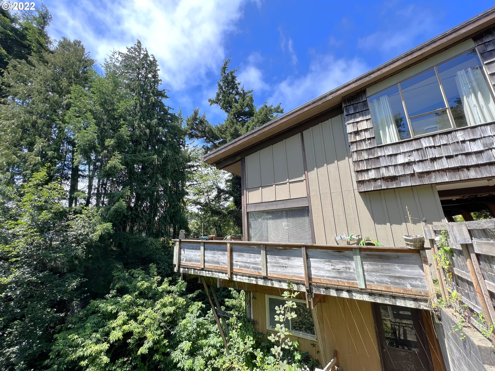 2690 Everett Avenue North Bend, OR 97459 - Photo 29 of 32 a balcony with table and chairs