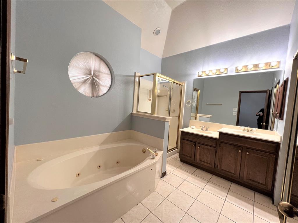 738 Ridgemont Drive Allen, TX 75002 - Photo 8 of 21 Bathroom