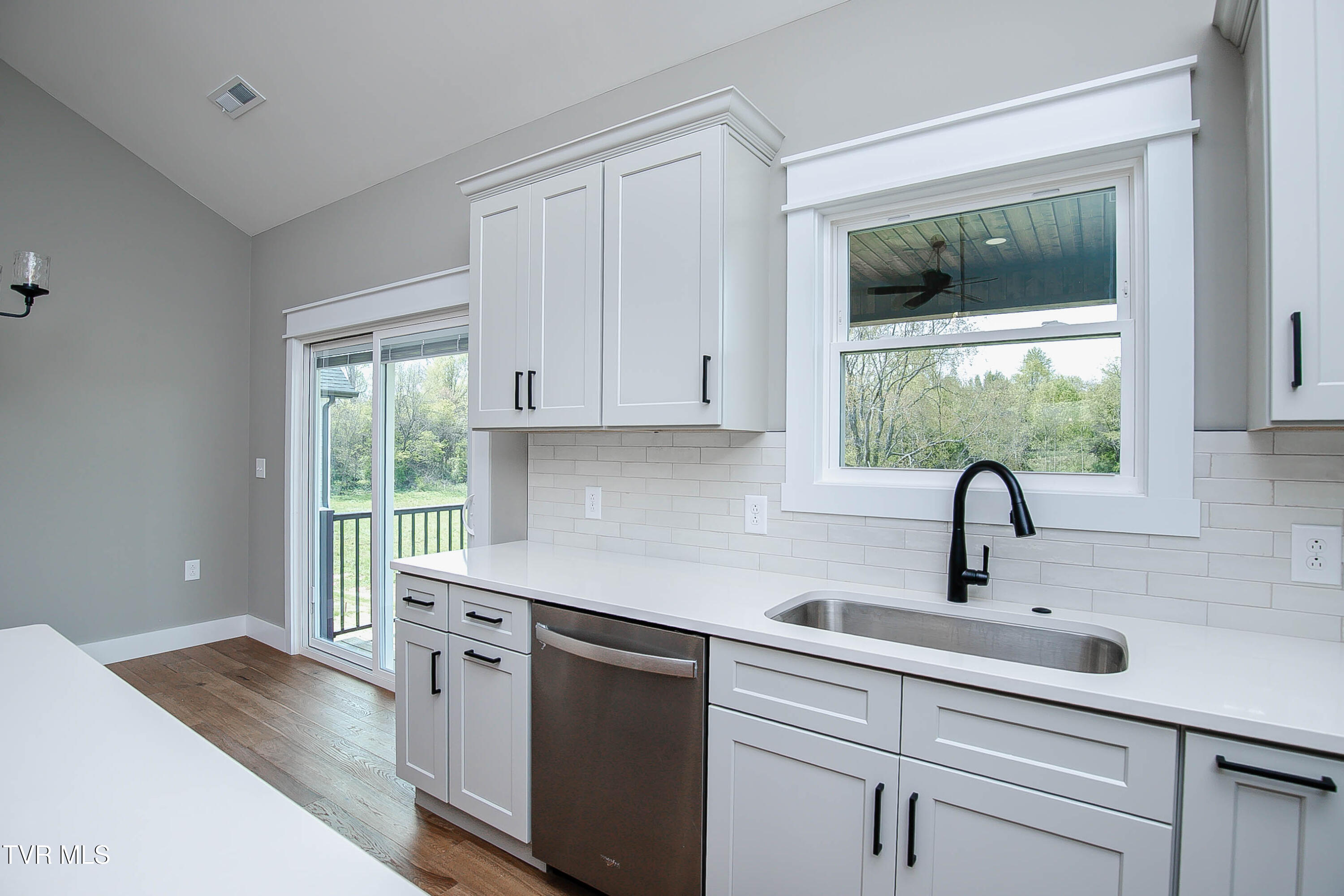 282 Ruby Rose Ridge Jonesborough, TN 37659 - Photo 16 of 48 IMG_4426