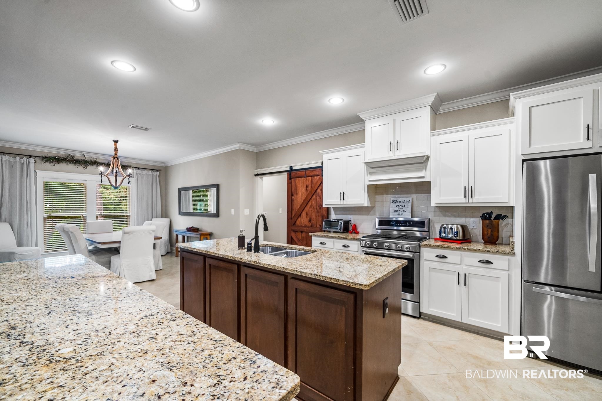 8987 Longue Vue Boulevard Daphne, AL 36526 - Photo 6 of 40 Spacious Kitchen