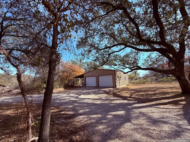 $3,250 | 250 Palomino Trail, Natalia, TX 78059