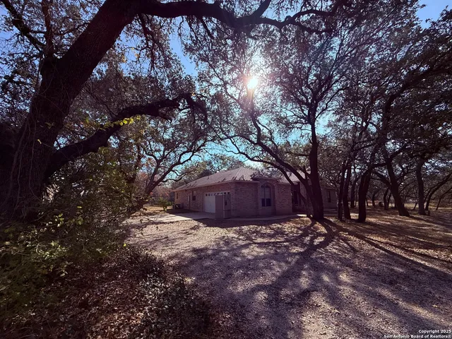 $3,250 | 250 Palomino Trail, Natalia, TX 78059