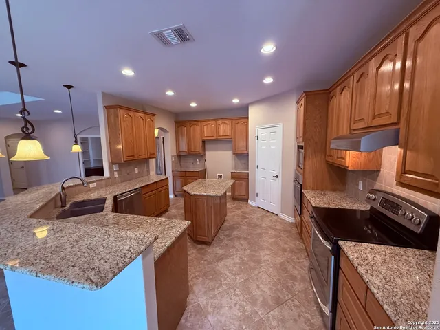 $3,250 | 250 Palomino Trail, Natalia, TX 78059