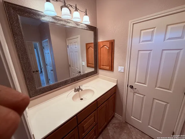 $3,250 | 250 Palomino Trail, Natalia, TX 78059