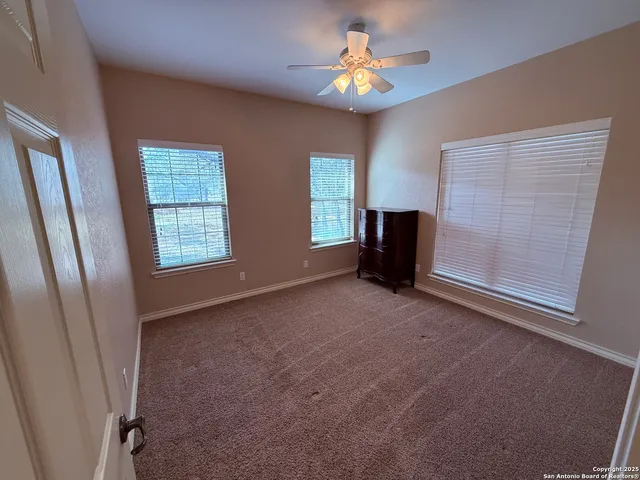 $3,250 | 250 Palomino Trail, Natalia, TX 78059