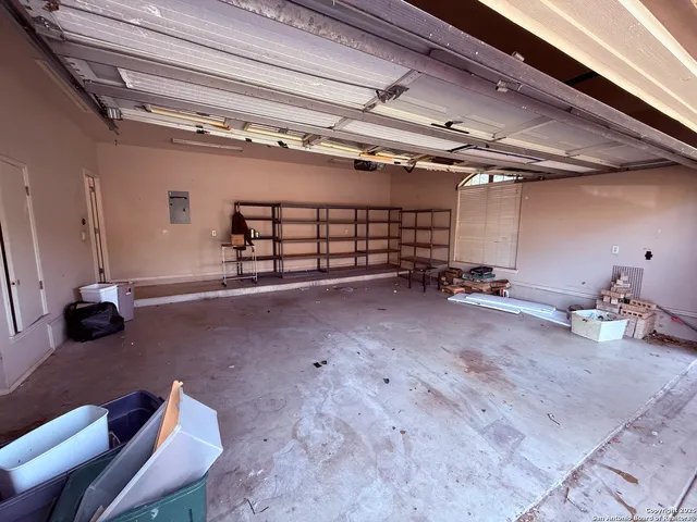 $3,250 | 250 Palomino Trail, Natalia, TX 78059