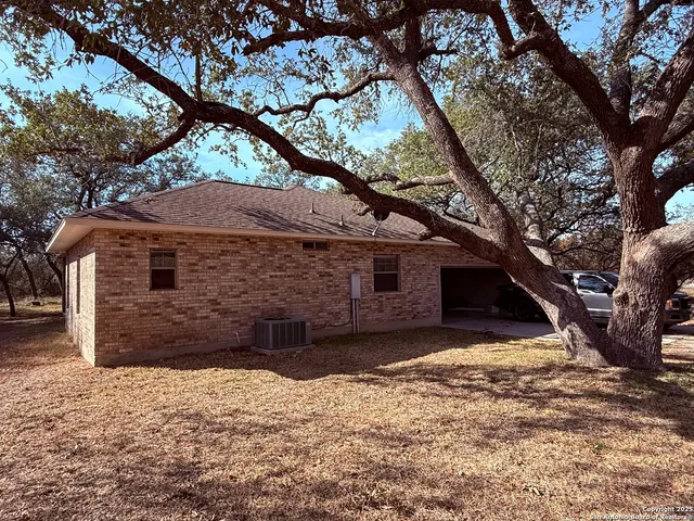 $3,250 | 250 Palomino Trail, Natalia, TX 78059