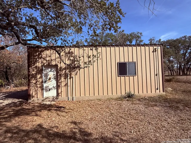 $3,250 | 250 Palomino Trail, Natalia, TX 78059