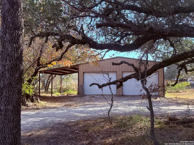 $3,250 | 250 Palomino Trail, Natalia, TX 78059