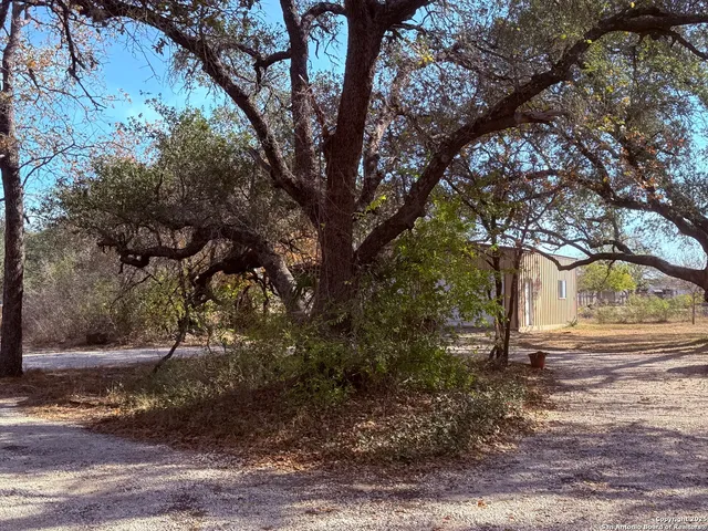 $3,250 | 250 Palomino Trail, Natalia, TX 78059