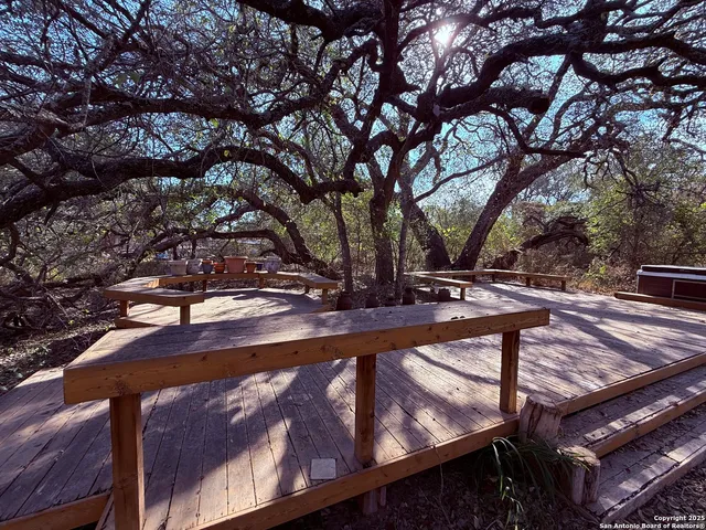 $3,250 | 250 Palomino Trail, Natalia, TX 78059