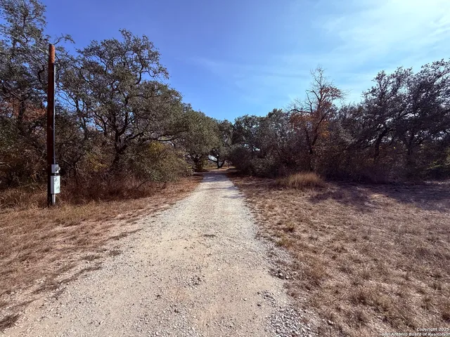 $3,250 | 250 Palomino Trail, Natalia, TX 78059