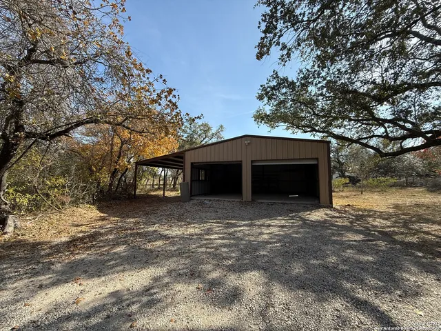 $3,250 | 250 Palomino Trail, Natalia, TX 78059