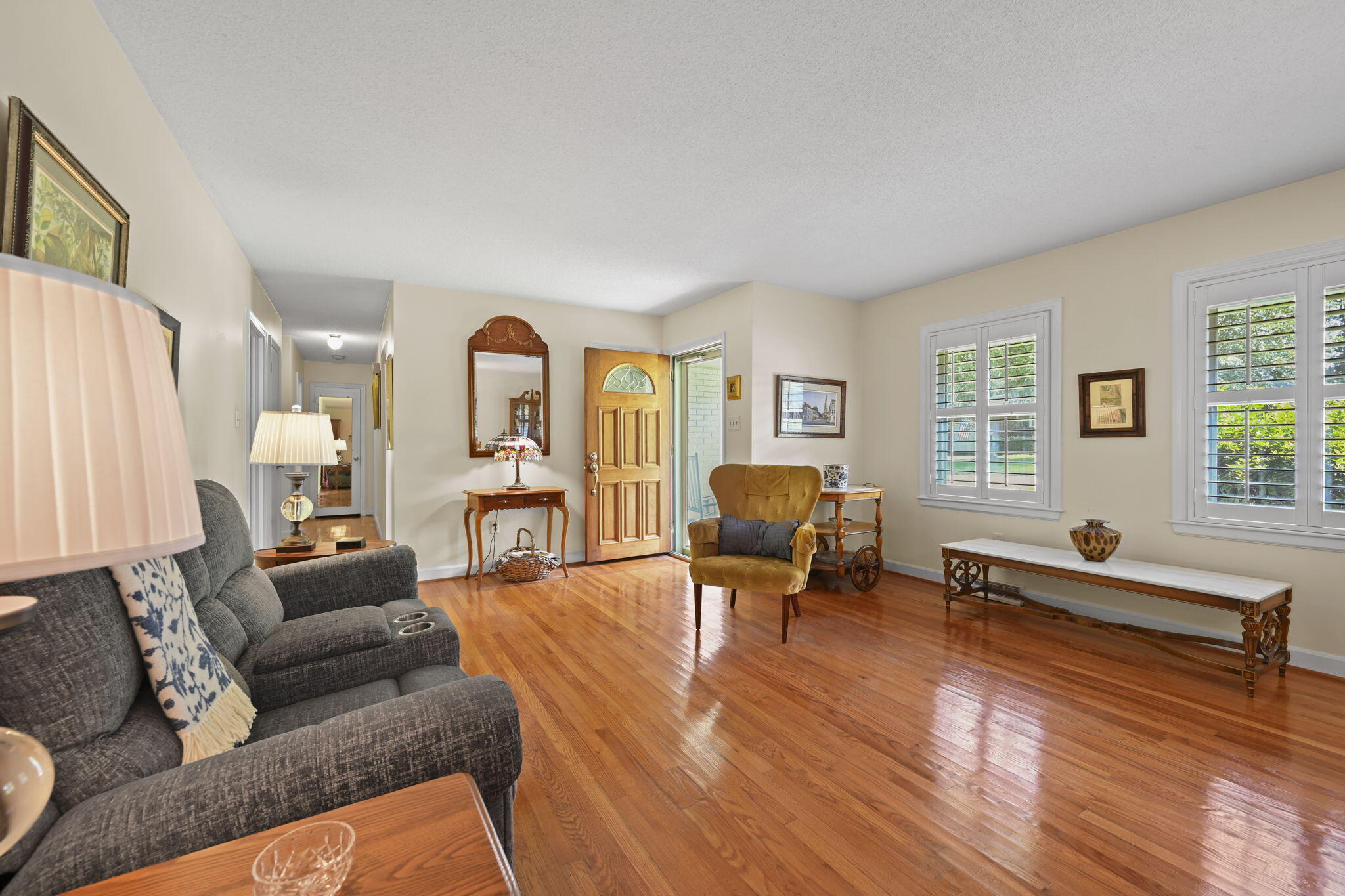6011 Ridgecrest Avenue Hanahan, SC 29410 - Photo 6 of 40 12-web-or-mls-DSC_9037