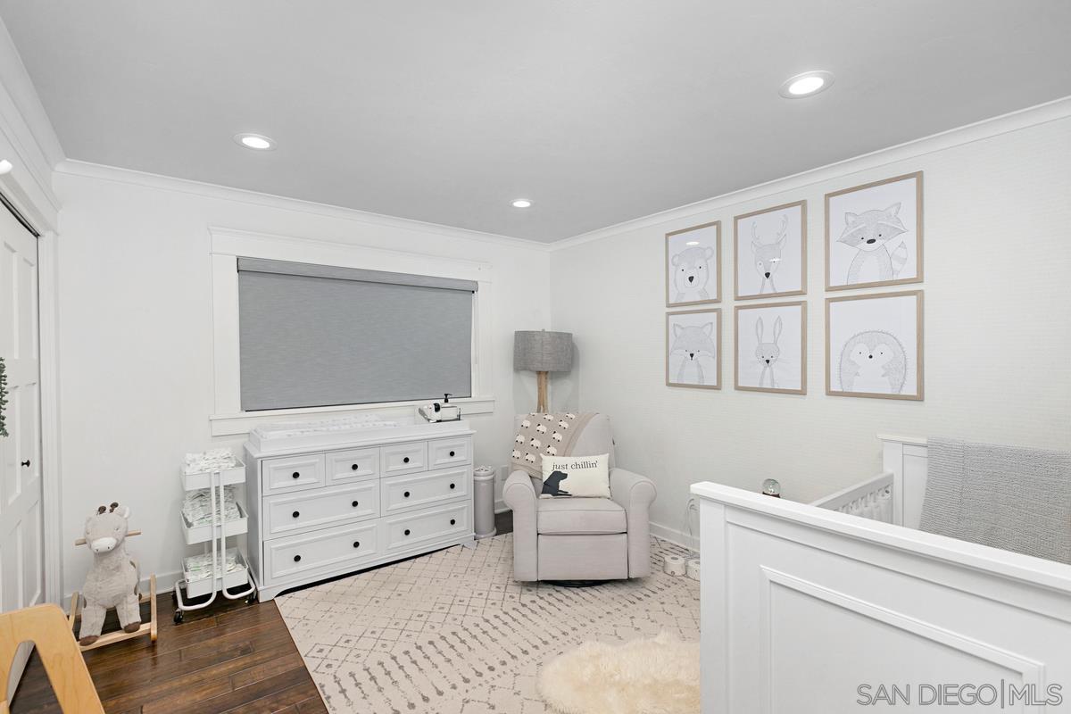 5524 Candlelight Drive La Jolla, CA 92037 - Photo 18 of 27 a living room with furniture and a flat screen tv