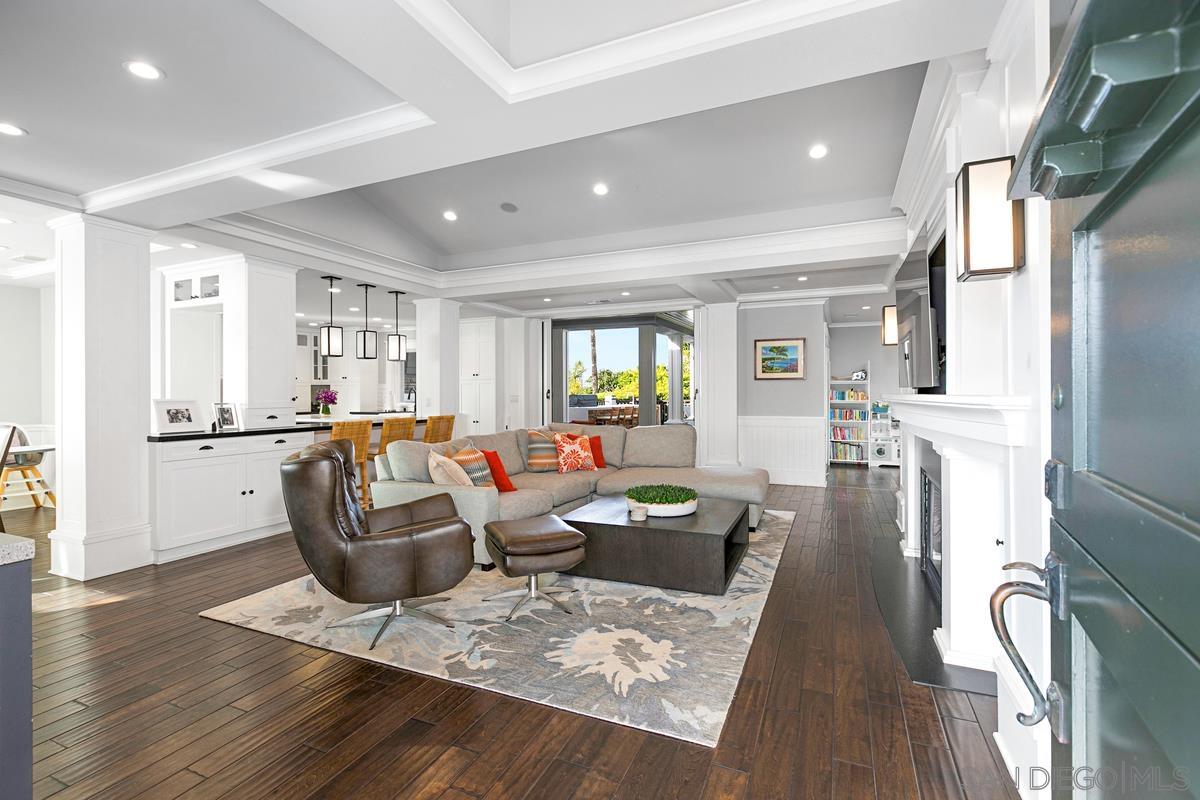5524 Candlelight Drive La Jolla, CA 92037 - Photo 4 of 27 a living room with furniture and a table