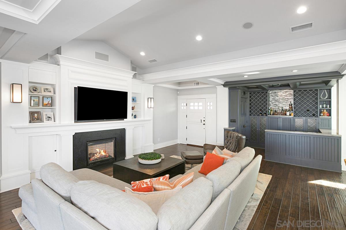 5524 Candlelight Drive La Jolla, CA 92037 - Photo 5 of 27 a living room with furniture and a flat screen tv