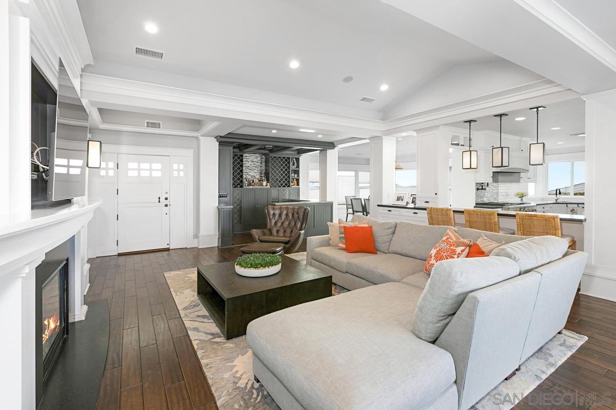 5524 Candlelight Drive La Jolla, CA 92037 - Photo 6 of 27 a living room with furniture and a wooden floor