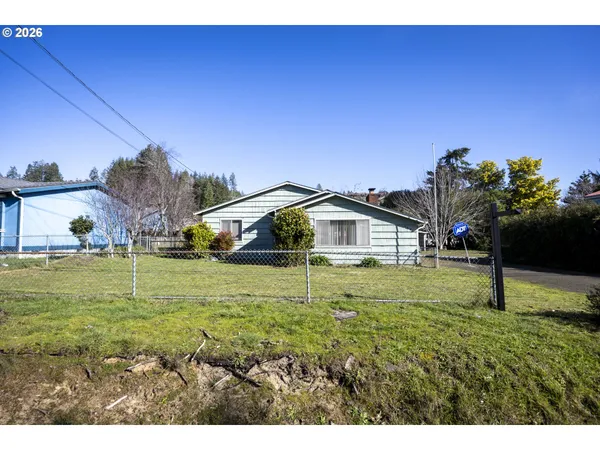 $275,000 | 550 North 8th Street, Lakeside, OR 97449