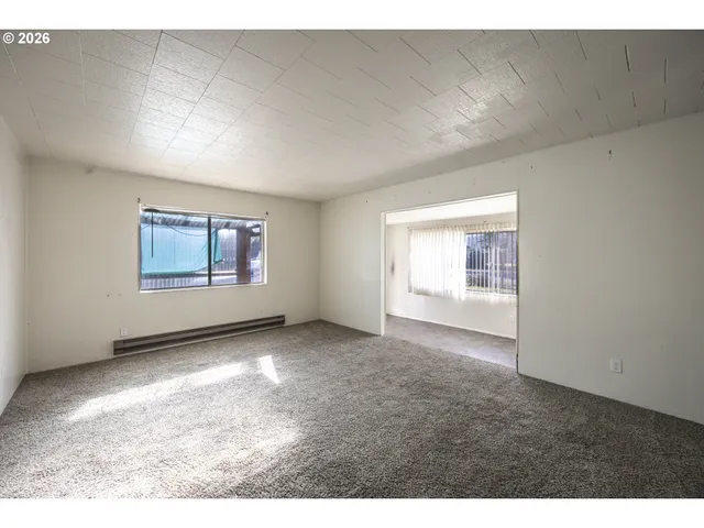 $299,000 | 550 North 8th Street, Lakeside, OR 97449