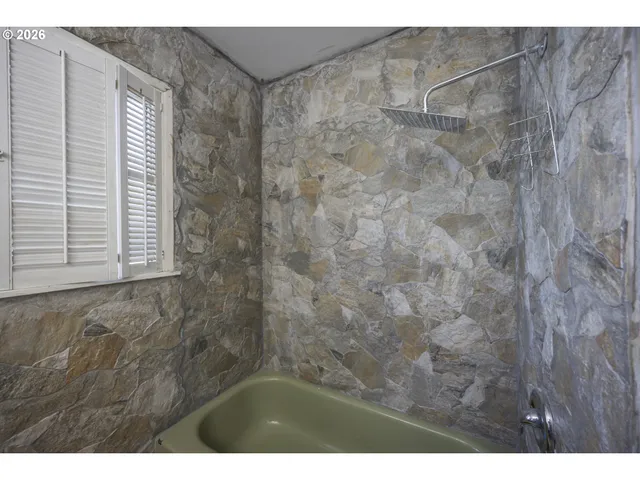 $299,000 | 550 North 8th Street, Lakeside, OR 97449