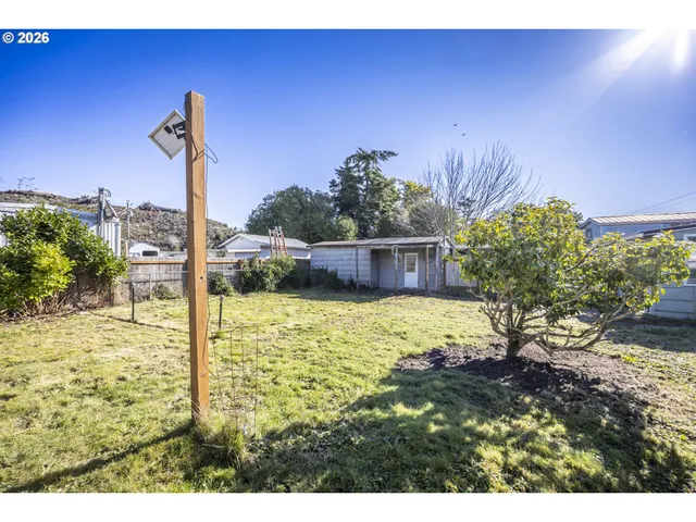 $299,000 | 550 North 8th Street, Lakeside, OR 97449