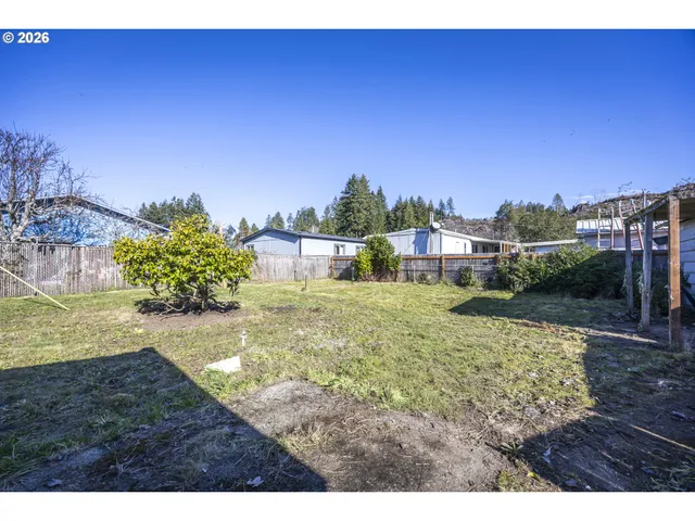 $299,000 | 550 North 8th Street, Lakeside, OR 97449