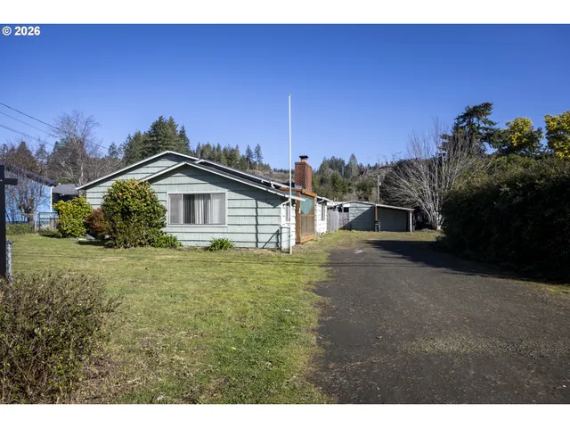 $299,000 | 550 North 8th Street, Lakeside, OR 97449