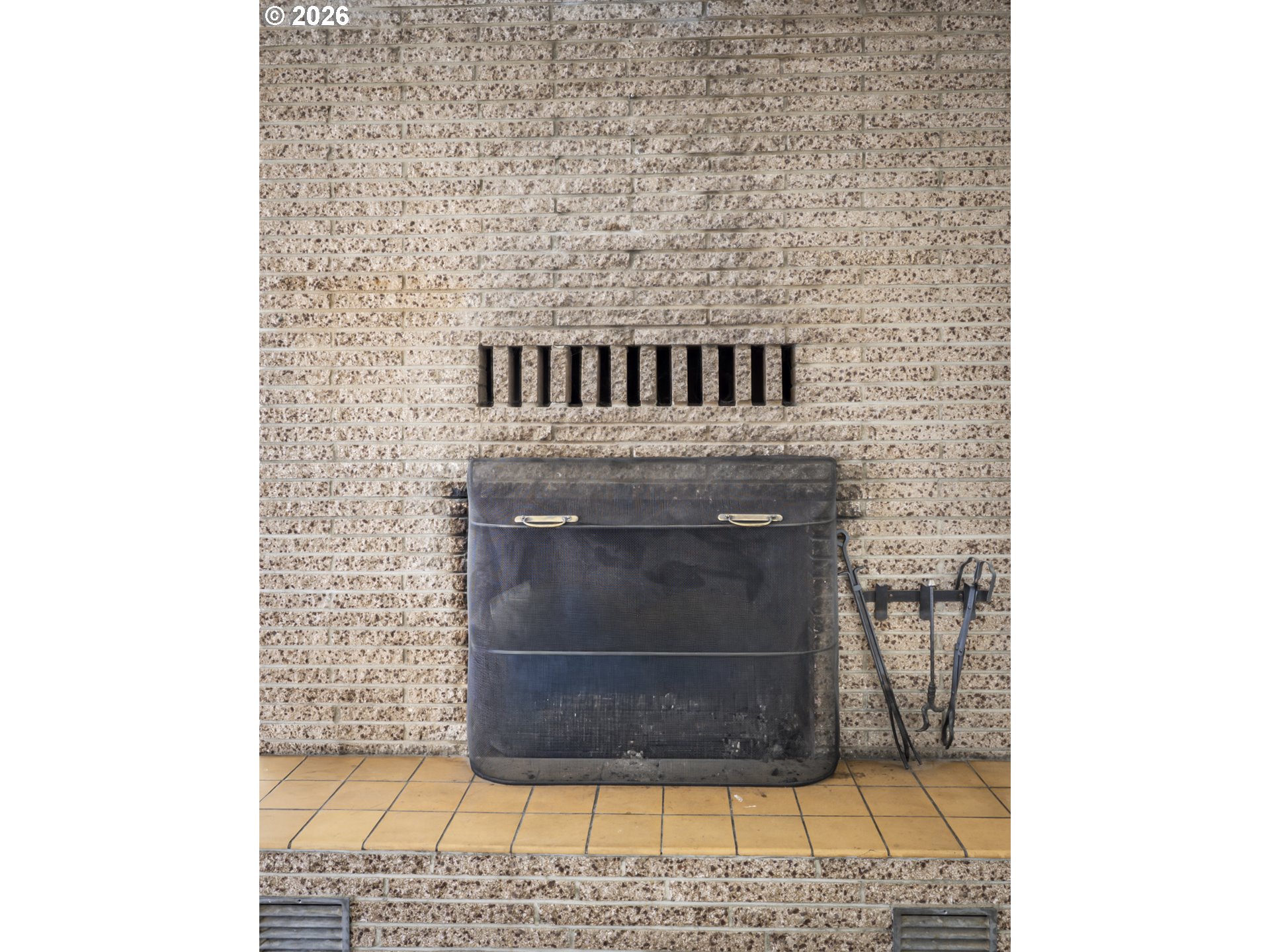 550 North 8th Street Lakeside, OR 97449 - Photo 5 of 31 a view of fireplace and an entryway