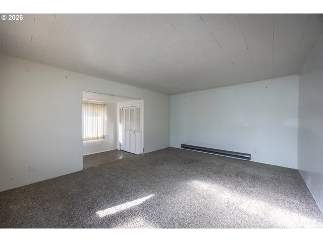 $299,000 | 550 North 8th Street, Lakeside, OR 97449